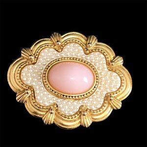 Vintage 1980’s Avon Victorian Style Brooch Pink Cabochon Pearl Gold